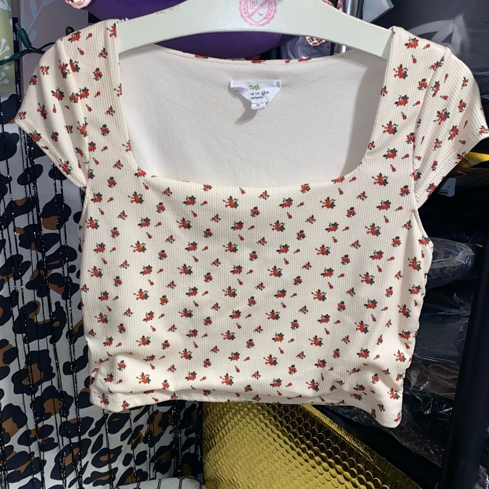 LIVE IN THE MOMENT SQUARE NECK FLORAL CROP TOP